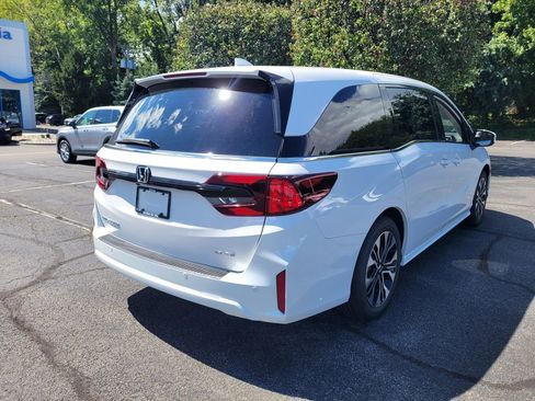 New 2026 Honda Odyssey Elite image 3