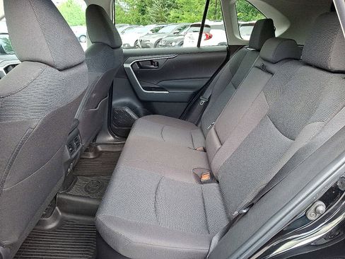 Used 2022 Toyota RAV4 LE image 10