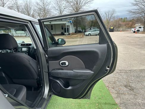Used 2019 Kia Soul image 17