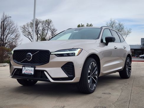 New 2026 Volvo XC60 T8 Ultra w/ Protection Package Premier AWD/4WD image 3