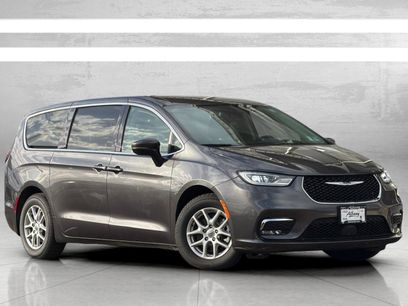 Used 2023 Chrysler Pacifica Touring-L
