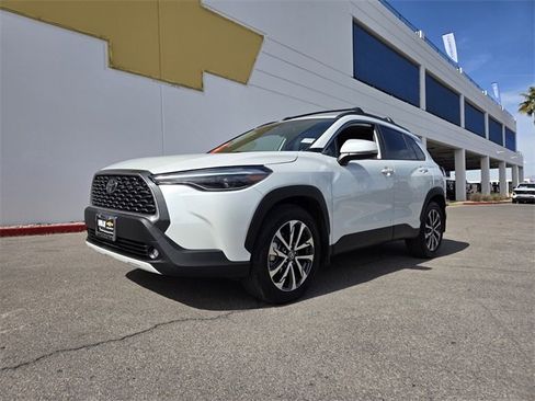 Used 2023 Toyota Corolla Cross XLE w/ Convenience Package image 2