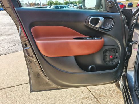 Used 2014 FIAT 500L Trekking w/ Popular Equipment Group FWD image 9