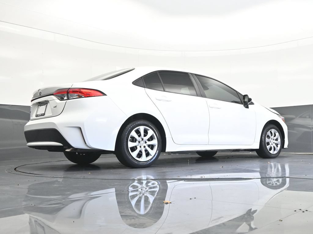 Used 2021 Toyota Corolla LE FWD image 27