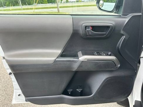 Used 2022 Toyota Tacoma SR5 AWD/4WD image 14