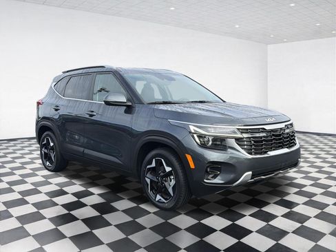 Used 2024 Kia Seltos EX FWD image 3