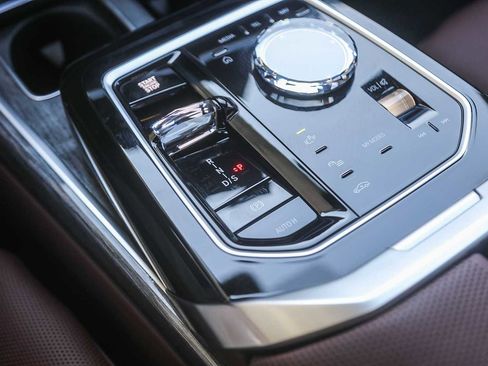 Used 2026 BMW 750e xDrive w/ Premium Package image 16