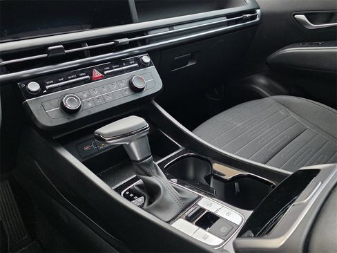 Certified 2025 Hyundai Santa Cruz SE image 8