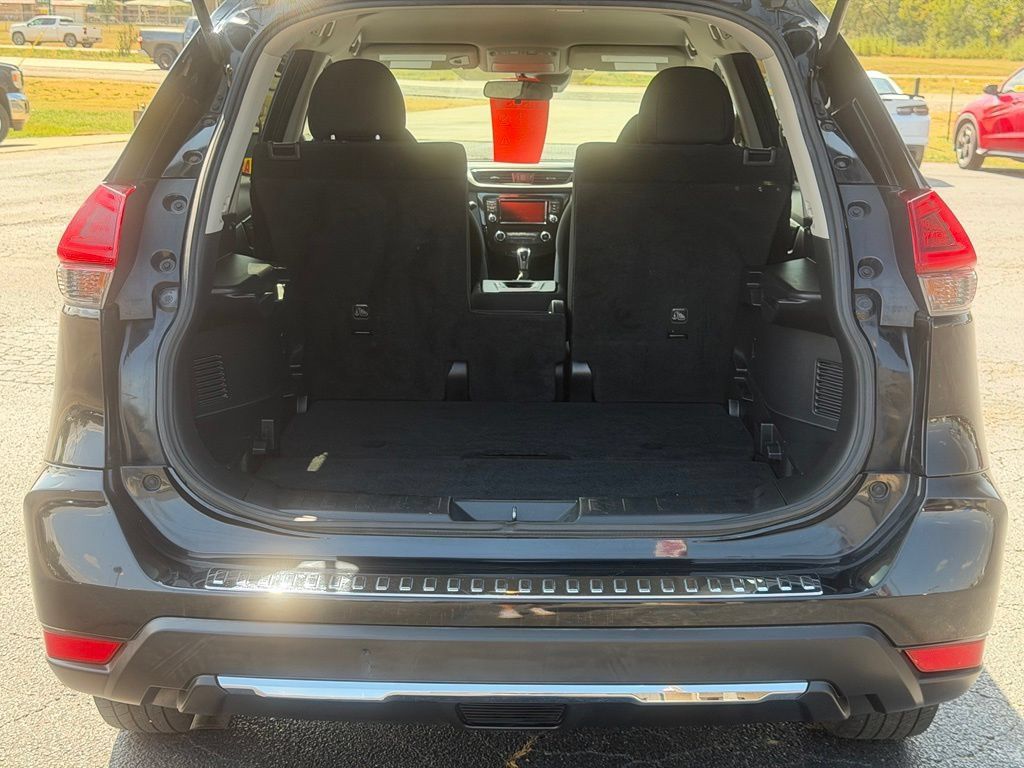 Used 2019 Nissan Rogue S w/ Special Edition Package FWD image 8