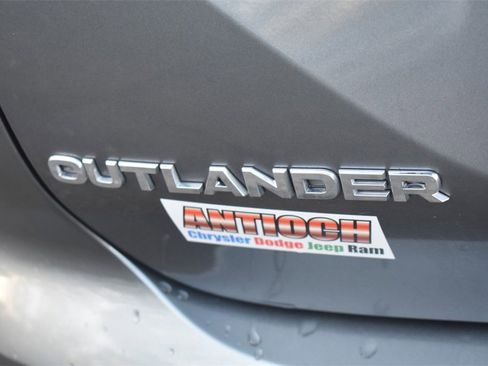 Used 2023 Mitsubishi Outlander SE image 19