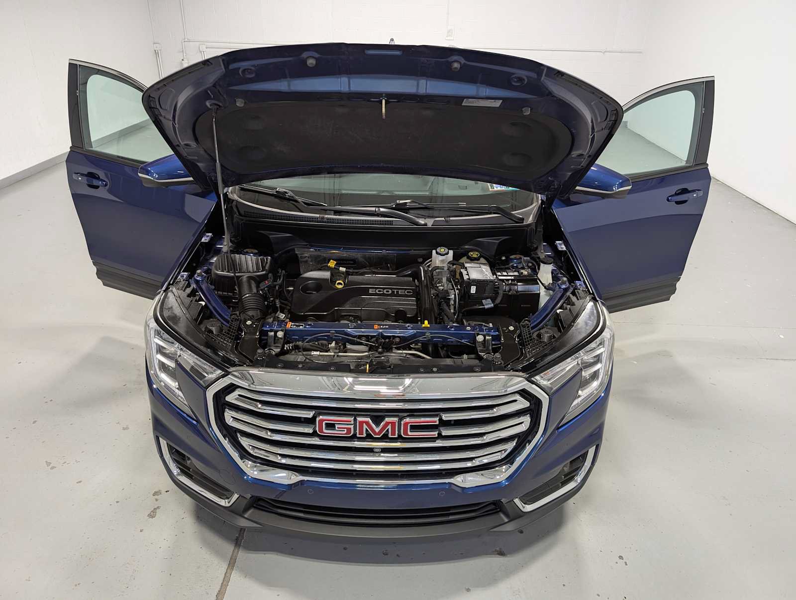 Used 2022 GMC Terrain SLT w/ Tech Package AWD/4WD image 13