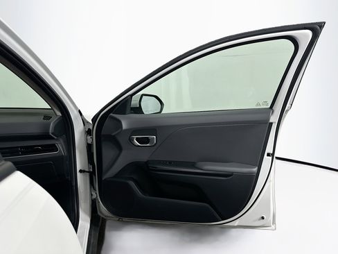 Used 2025 Kia K4 LXS image 31