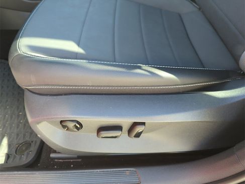 Used 2022 Volkswagen Taos SE w/ Panoramic Sunroof Package image 34