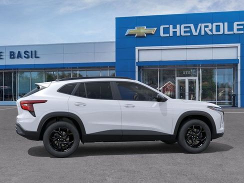 New 2026 Chevrolet Trax LT w/ Driver Confidence Package FWD image 5