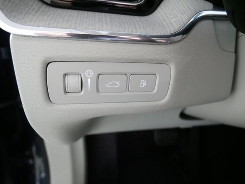 Used 2019 Volvo XC60 T8 Inscription w/ Advanced Package image 26