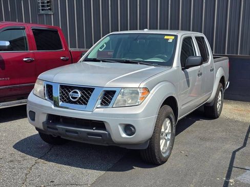 Used 2017 Nissan Frontier SV AWD/4WD image 2
