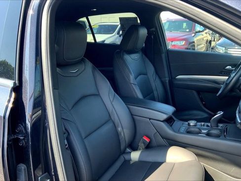 Used 2022 Cadillac XT4 Premium Luxury w/ Enhanced Visibility Package image 6