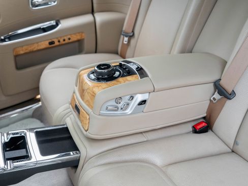 Used 2017 Rolls-Royce Ghost image 56