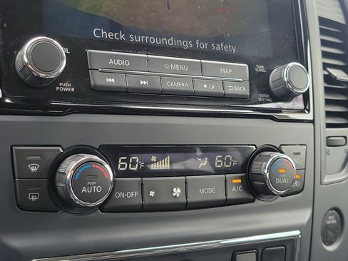 Used 2022 Nissan Titan SV w/ SV Convenience Package RWD image 22