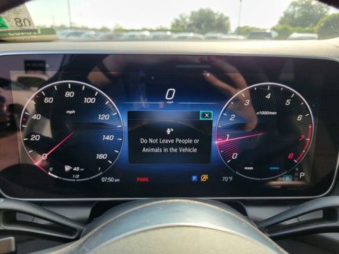 Used 2024 Mercedes-Benz GLC 300 w/ Winter Package image 20