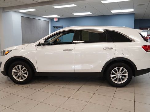 Used 2016 Kia Sorento FWD w/ LX Convenience Package image 2