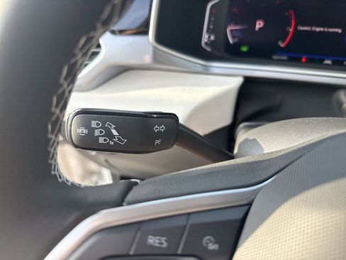 New 2025 Volkswagen Taos SEL image 21