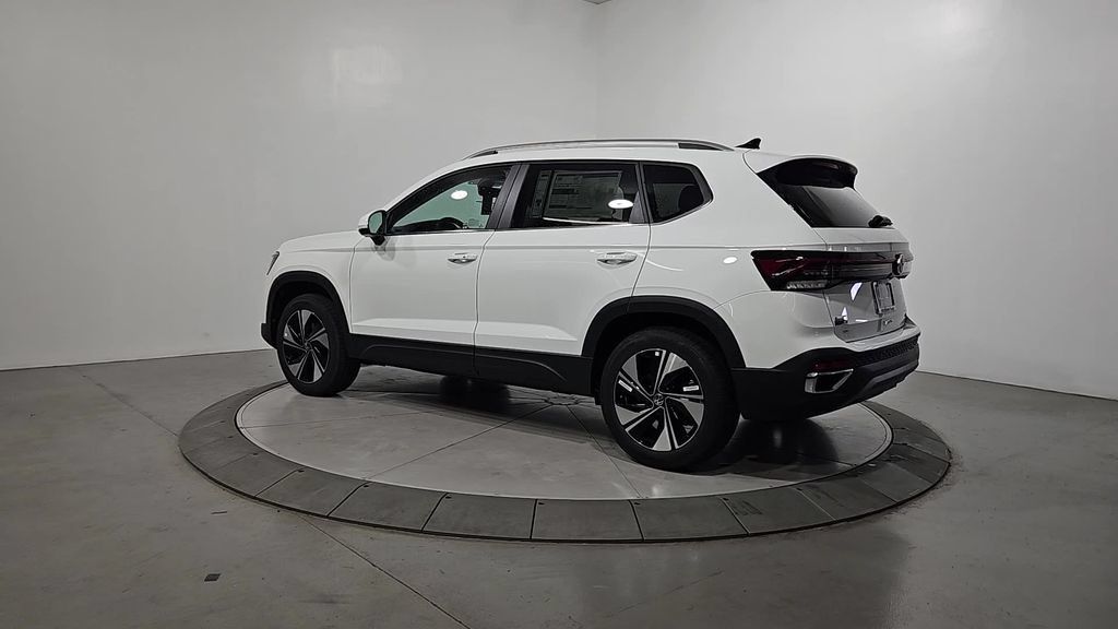 New 2026 Volkswagen Taos SE AWD/4WD image 3