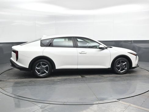 Used 2025 Kia K4 LXS image 9