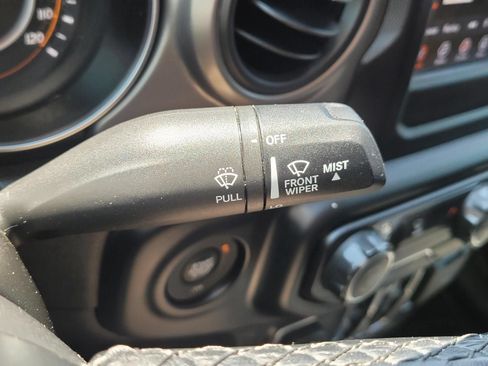 Used 2021 Jeep Gladiator Sport AWD/4WD image 31