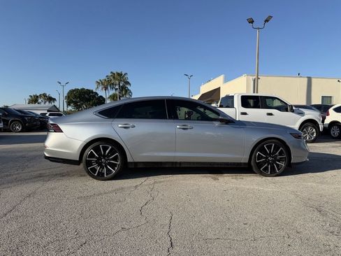 Used 2025 Honda Accord Touring image 3