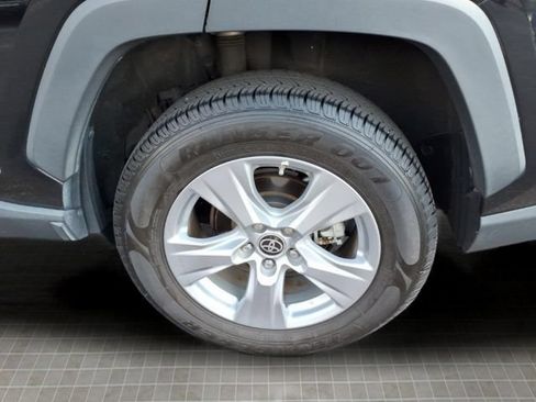 Used 2022 Toyota RAV4 LE AWD/4WD image 10