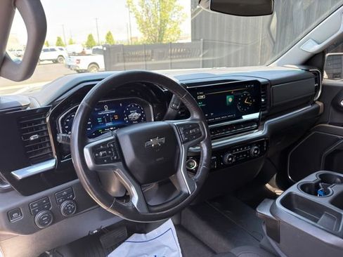 Used 2022 Chevrolet Silverado 1500 RST AWD/4WD image 13