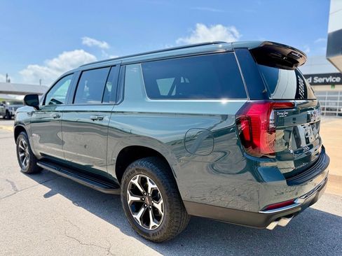 Used 2025 GMC Yukon XL AT4 image 6