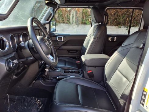 Used 2022 Jeep Gladiator Overland image 17