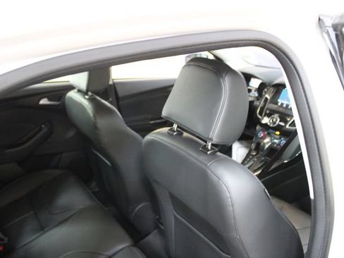 Used 2016 Ford Focus Titanium w/ Titanium Technology Package FWD image 10