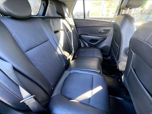 Certified 2022 Chevrolet Trax LT w/ LT Convenience Package image 11