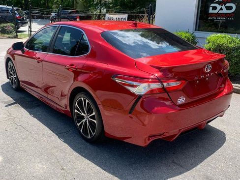 Used 2020 Toyota Camry SE FWD image 6