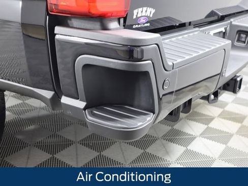 New 2026 Ford F350 Lariat w/ Black Appearance Package image 22