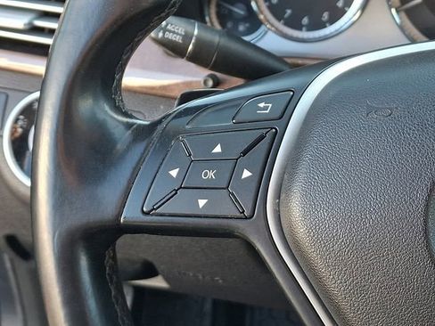 Used 2013 Mercedes-Benz E 350 4MATIC Sedan image 23