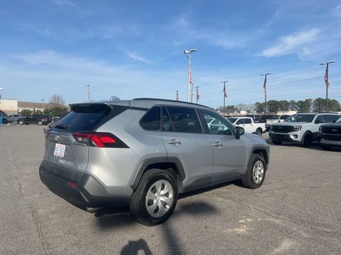 Used 2019 Toyota RAV4 LE image 6