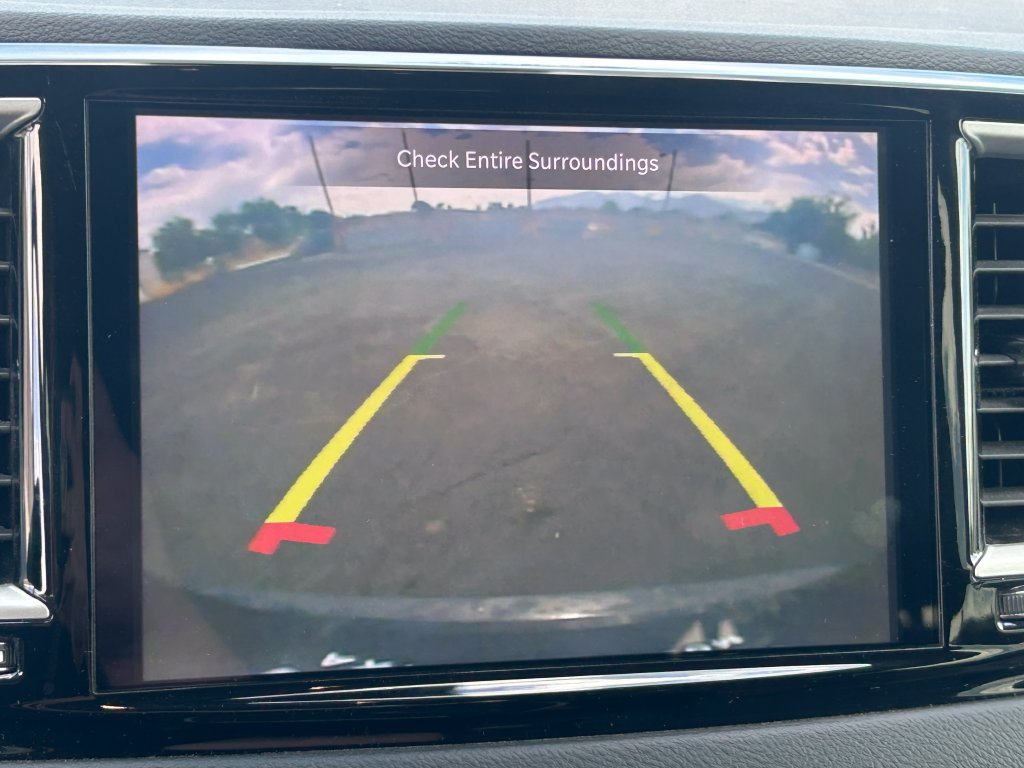 Used 2024 Chrysler Pacifica Touring-L FWD image 13