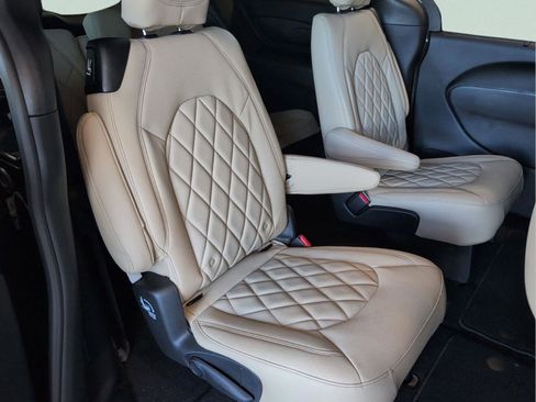 New 2026 Chrysler Pacifica Select image 43