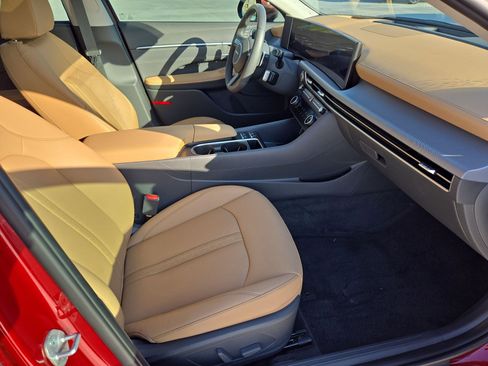 Used 2025 Hyundai Sonata Limited image 32