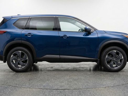 Used 2025 Nissan Rogue SV AWD/4WD image 11