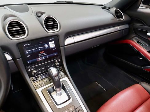 Used 2017 Porsche 718 Boxster RWD image 25