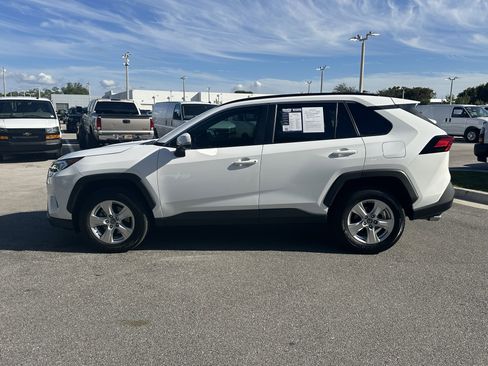 Used 2021 Toyota RAV4 XLE image 7