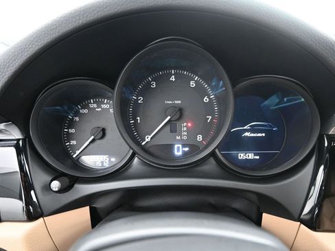 Used 2022 Porsche Macan image 28