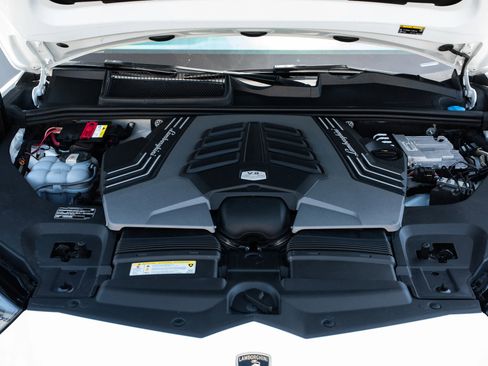 Used 2020 Lamborghini Urus image 36