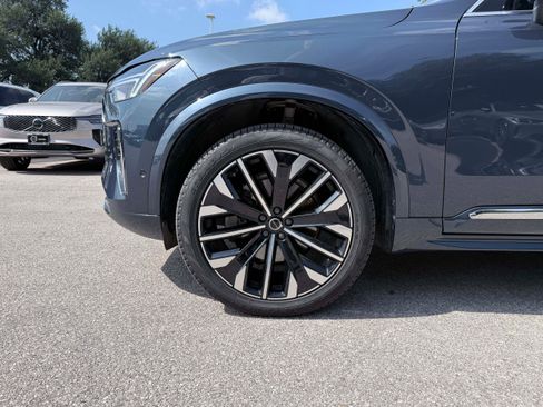 Certified 2026 Volvo XC90 B6 Plus AWD/4WD image 9