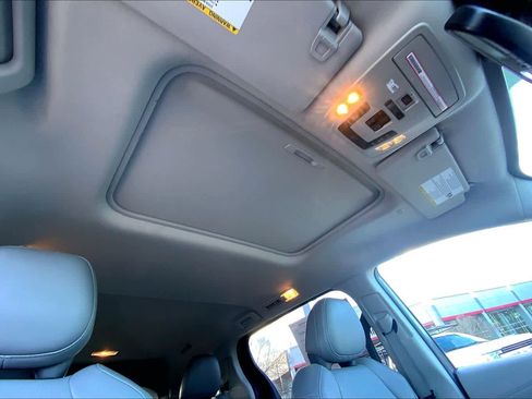 Used 2023 Toyota Sienna XLE image 14